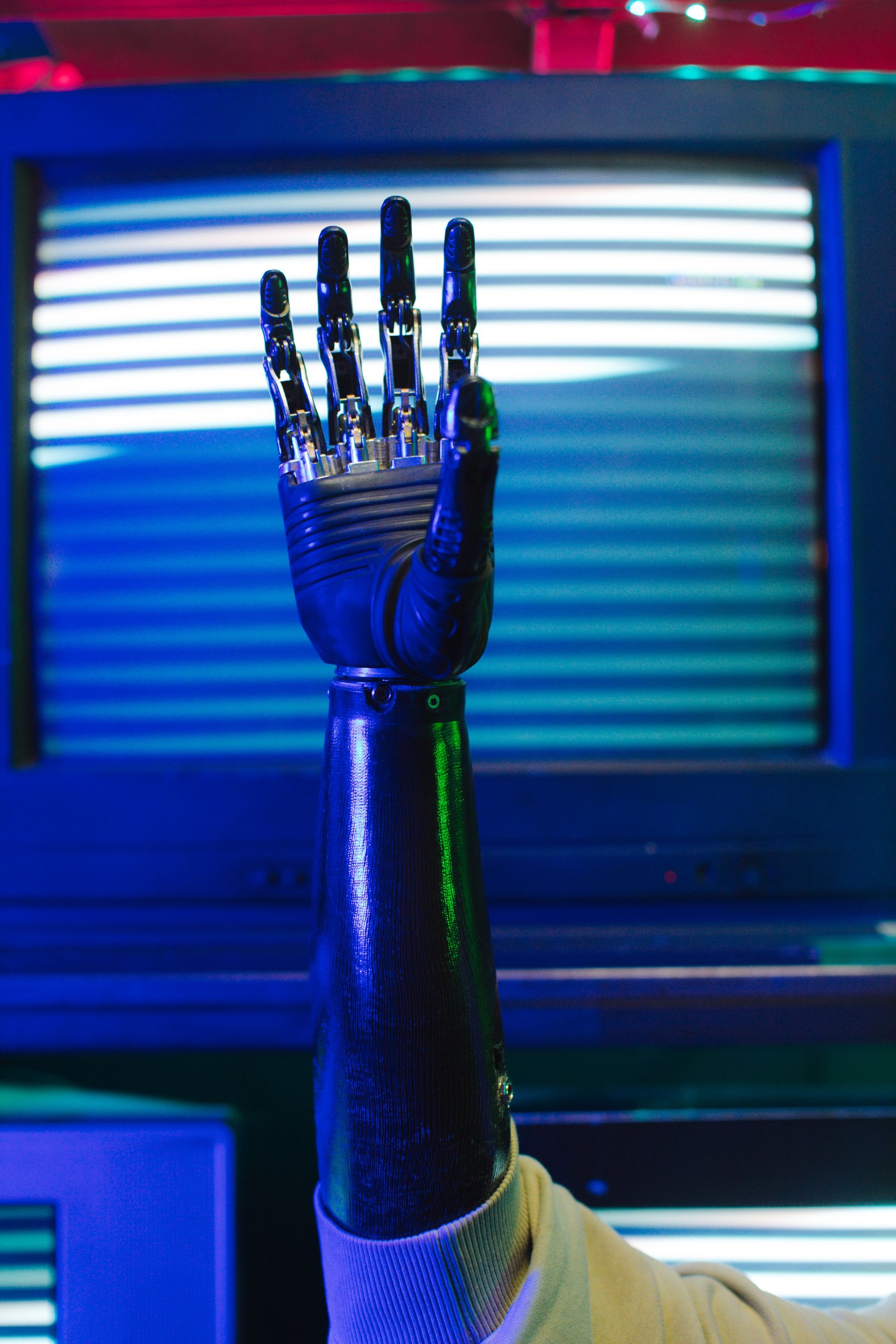 A reaching robotic hand
